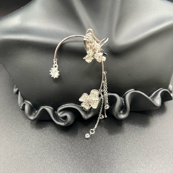 Elegant Silver Butterfly Ear Cuff - Picture 2 of 9
